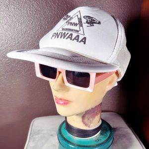VINTAGE, PNW, trucker hat!!